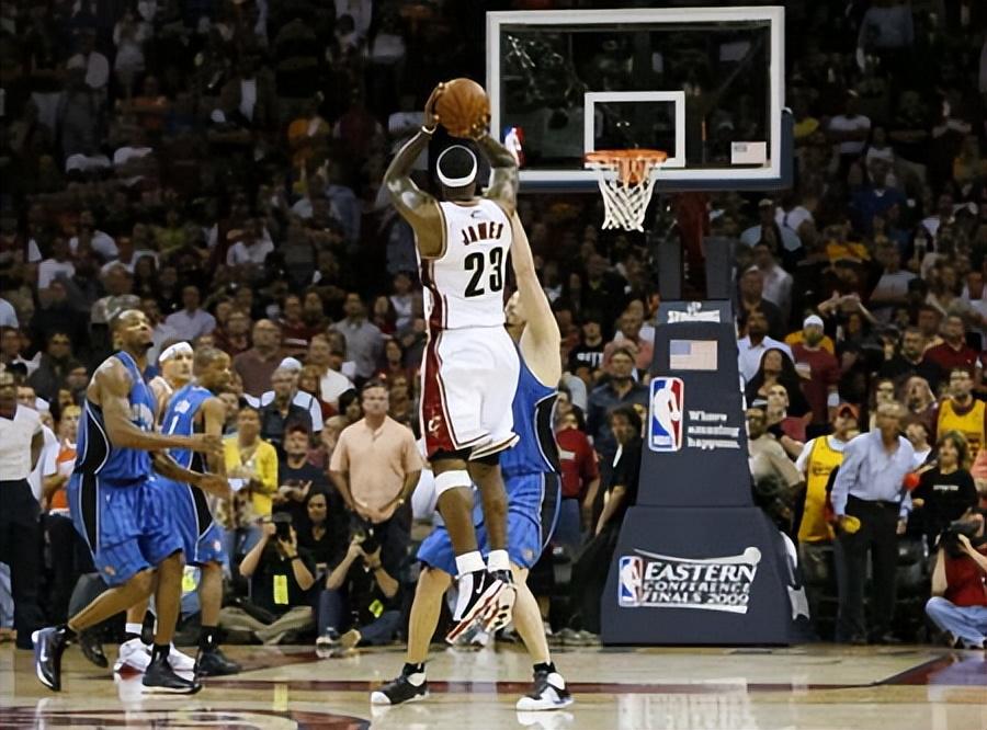 2009年，詹姆斯vs科比，那一年的23vs24，不只是噱头