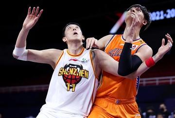 刷了三遍CBA上海vs深圳视频，才发现这两队藏着这么多门道