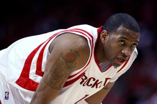 2002年火箭vs小牛，姚明NBA首季最燃的德州内战